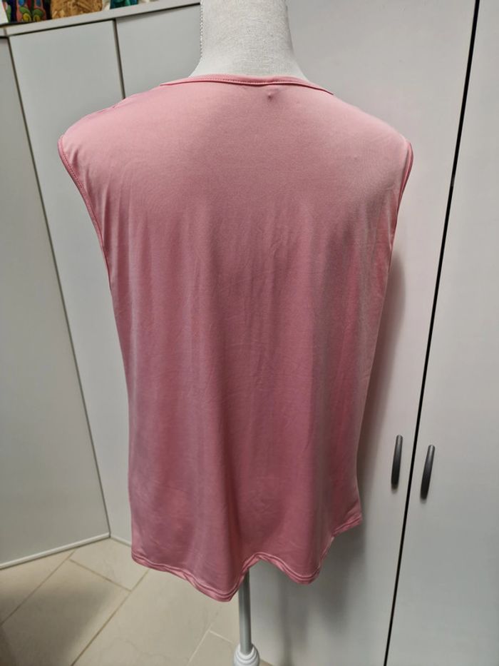 Débardeur Rose Pastel Drapé Décolleté Sexy Plongeant Homme - photo numéro 5