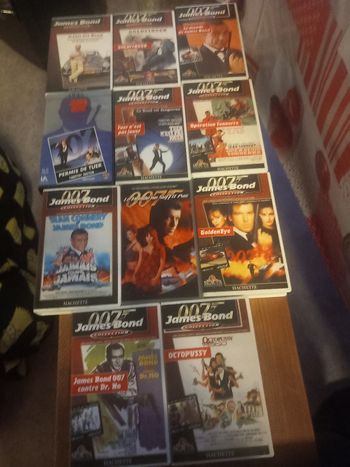 11 VHS de James Bond 