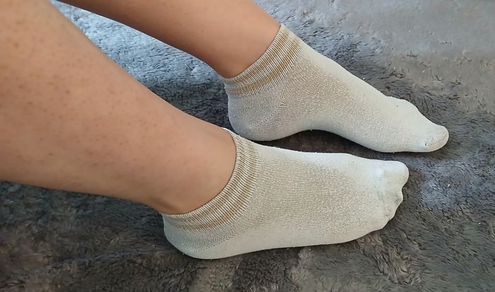 Chaussettes blanches portées - photo numéro 2