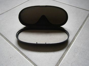 Etui à lunettes noir rigide enfant