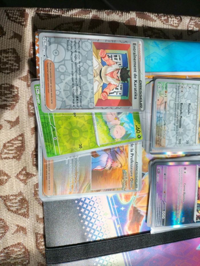 Coffret pokémon 2025 avec sleeves et top loaders. - photo numéro 2