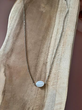 Collier chaîne avec perle en pendentif