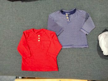 Lot de 2 tee-shirts manches longues taille 6 mois