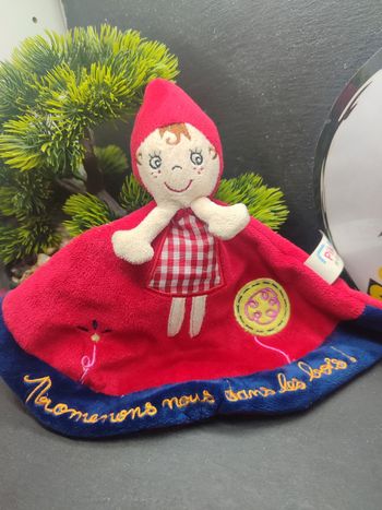 Doudou poupée chaperon rouge Pikpik Et Compagnie Promenons Nous Dans Les Bois
