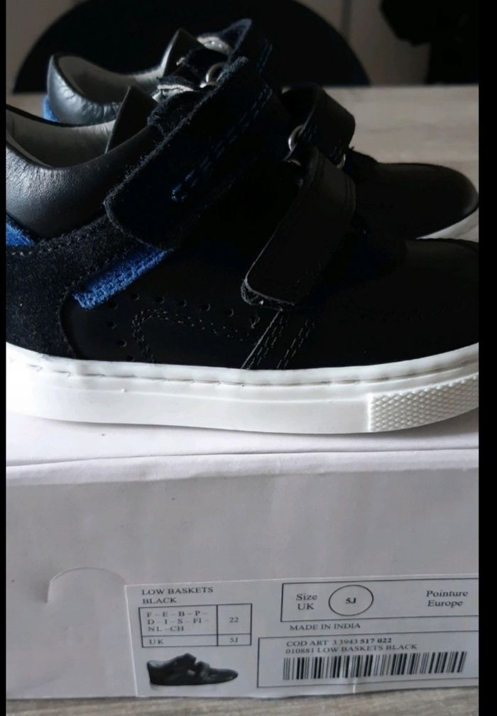 Chaussures neuves vertbaudet