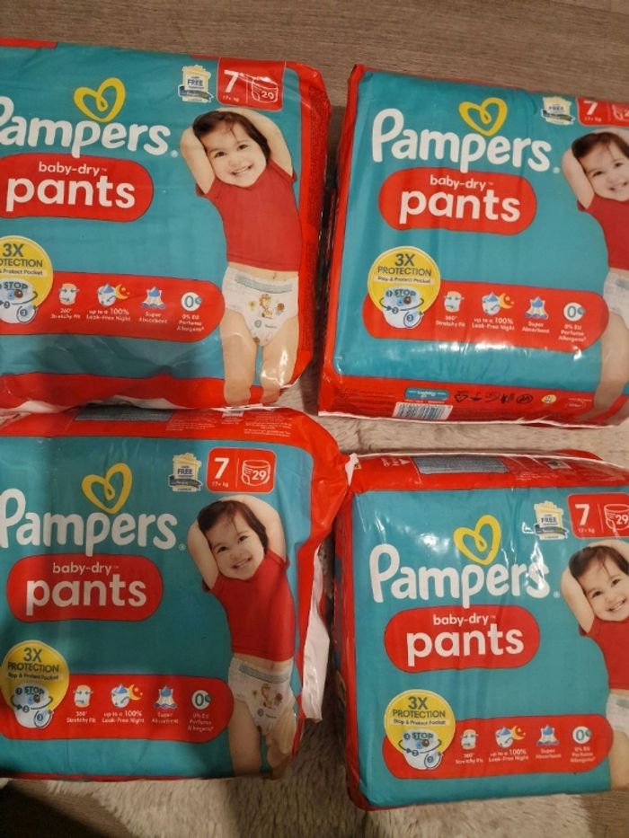 Lot de 4 paquet couche culotte pampers taille 7 116 couches
