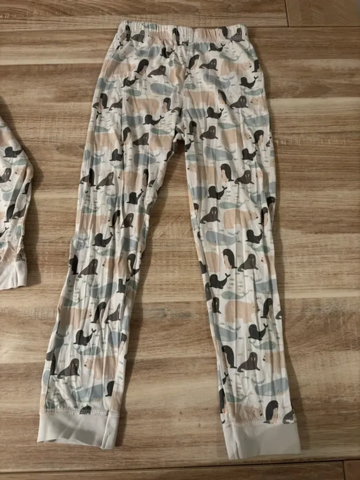 2 pyjamas 6-7ans - photo numéro 6