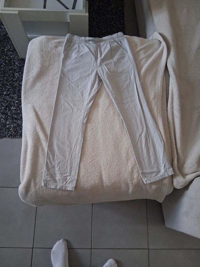 Pantalon beige regular fit kiabi taille 8ans