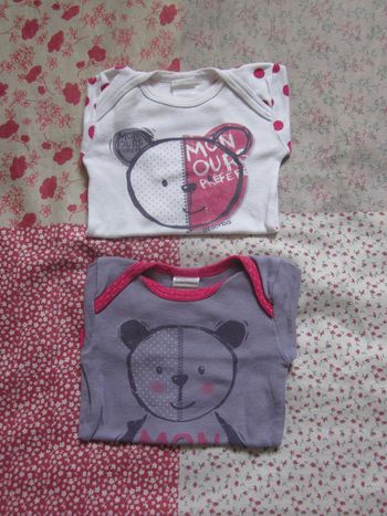 Body manches longues violet et blanc 6 mois