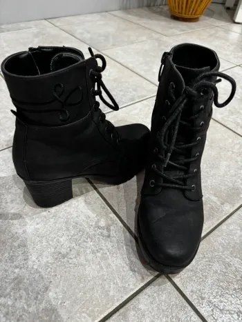 Bottines noires broderies 37