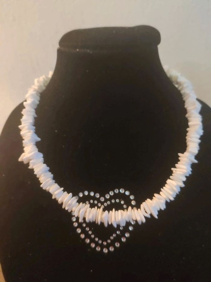 Collier blanc vintage