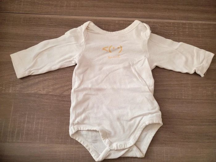 Lot de 13 bodies 3 mois - photo numéro 9