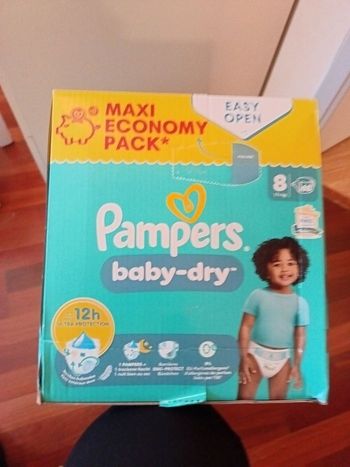 Couches pampers taille 8