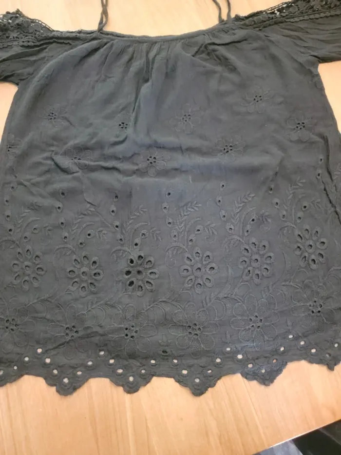 Blouse noire a bretelle - photo numéro 3