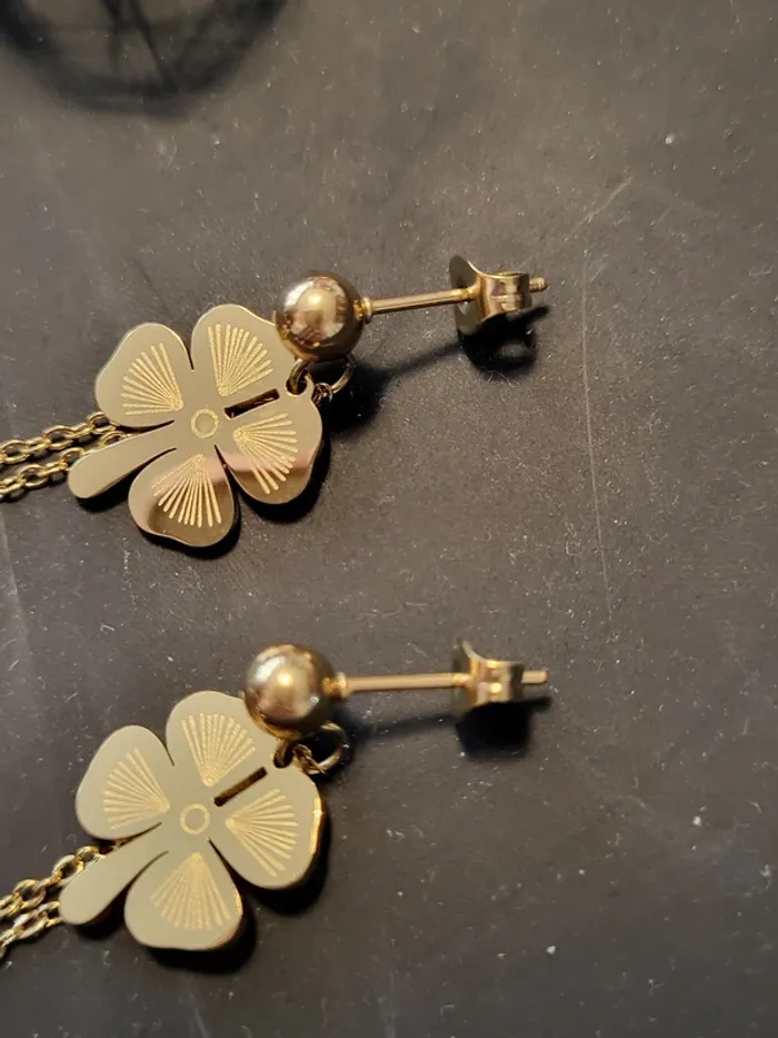 Boucles d'oreilles acier inoxydable trèfle à 4 feuilles et perles - photo numéro 3