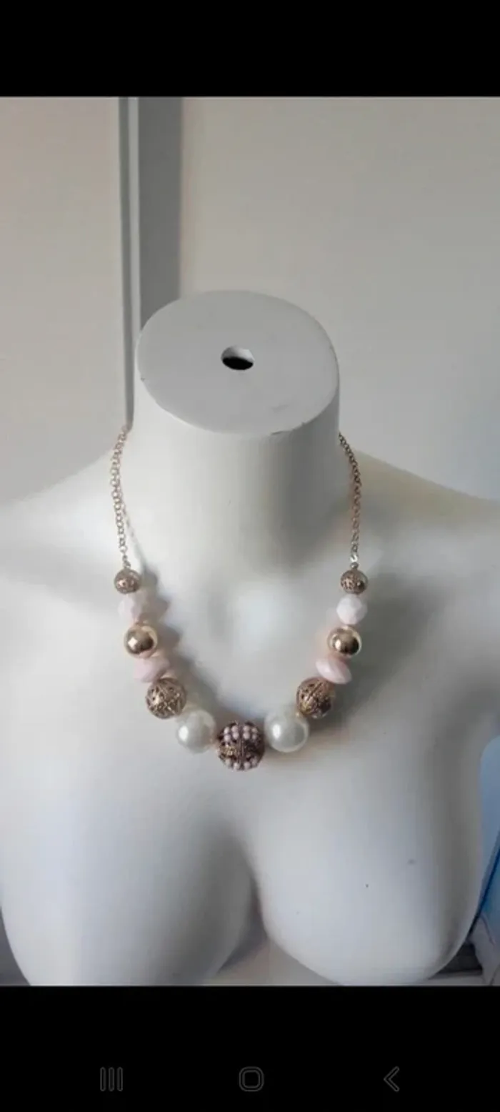 Lot de 3 colliers Plastron argenté doré et rose new look - photo numéro 3