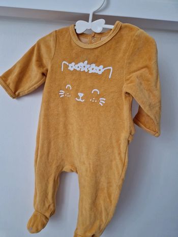 Grenouillère jaune pyjama velours 6mois