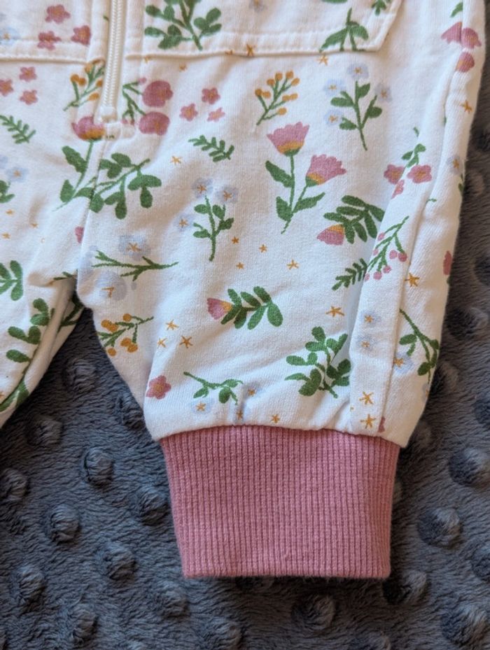 grenouillère bébé à fleurs - taille 62 cm - excellent état - photo numéro 4