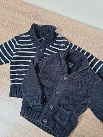 Lot 2 gilets kiabi 3 mois