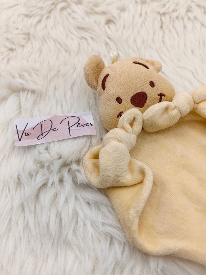 Doudou plat jaune triangle Winnie l'ourson - photo numéro 2