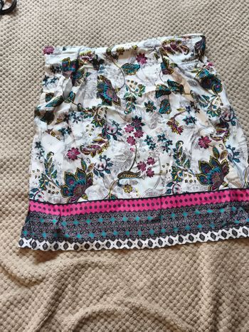 Jupe courte avec poche à motifs 