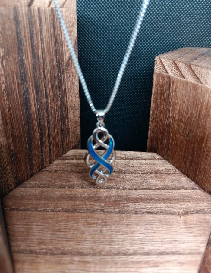 Collier Femme Élégant en Métal avec Pendentif Émaillé – Bijou Chic & Tendance - photo numéro 2