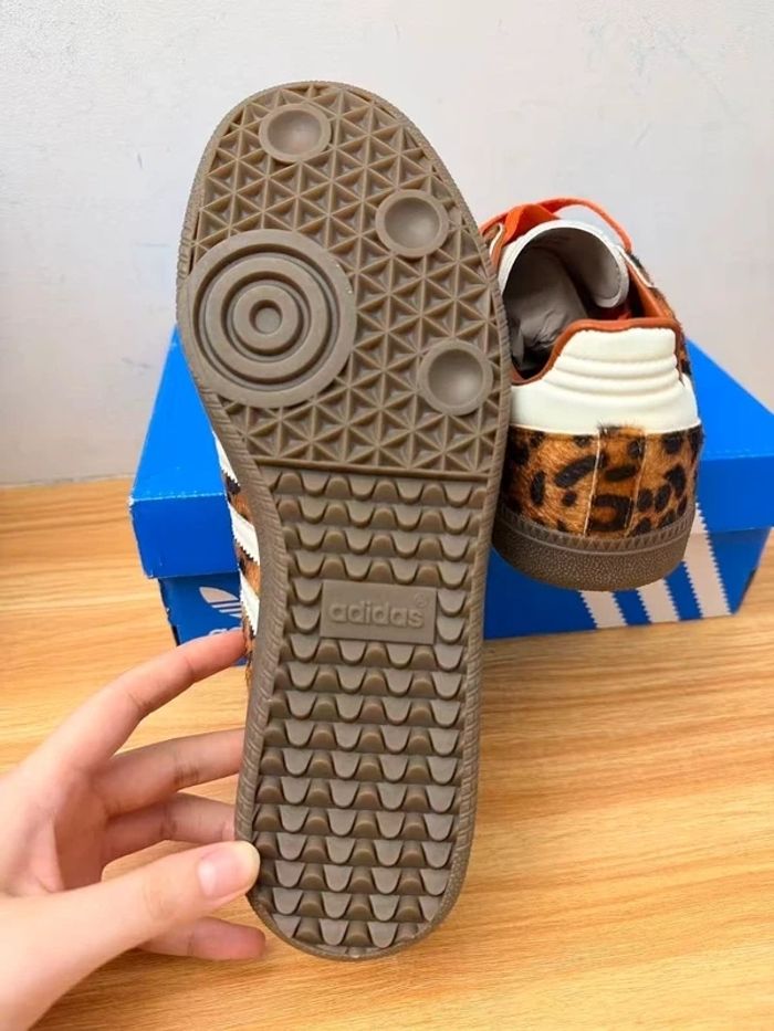 Baskets adidas Samba neuves à imprimé léopard, pointure 39 - photo numéro 5