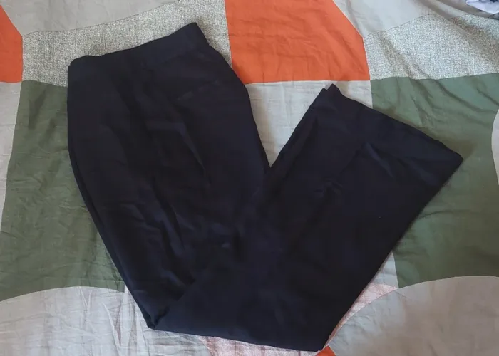 Ensemble noir – Pantalon fluide & haut manches longues chic - photo numéro 2