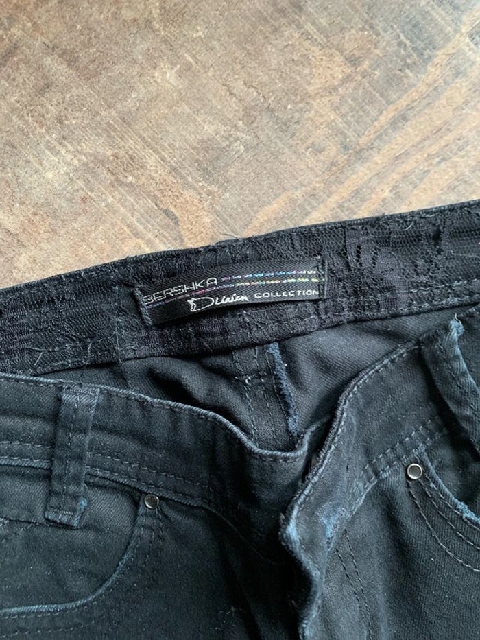 Jeans noir troués jolies poches arrière - photo numéro 4