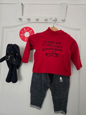 Ensemble jogging et col roulé rouge