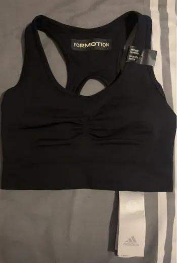 Brassière de sport Adidas XS neuve avec étiquette
