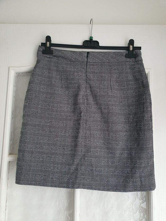 Jupe courte - photo numéro 2