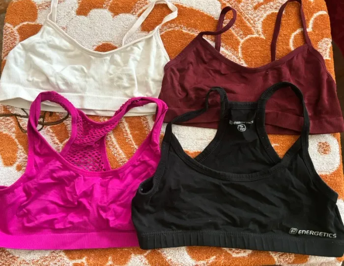Vend lots de 16 brassières de 10 ans à 14ans - photo numéro 3