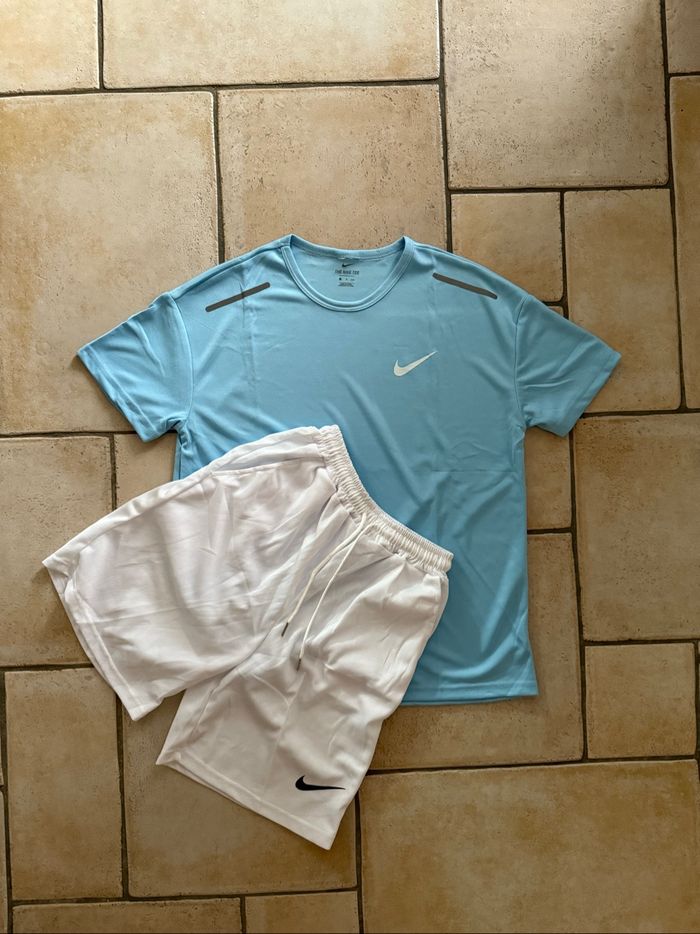 Ensemble running style Nike - Bleu clair et blanc