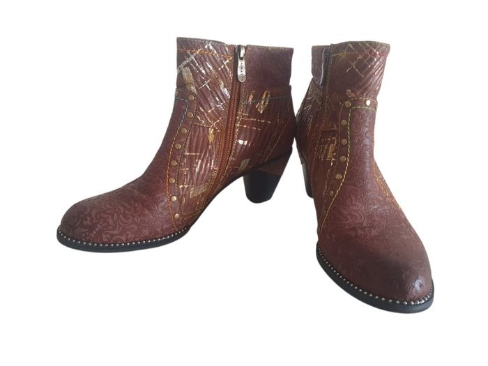 Bottines Laura Vita -Cuir Travaillé & Esprit Arty -Pointure 40
- photo numéro 2