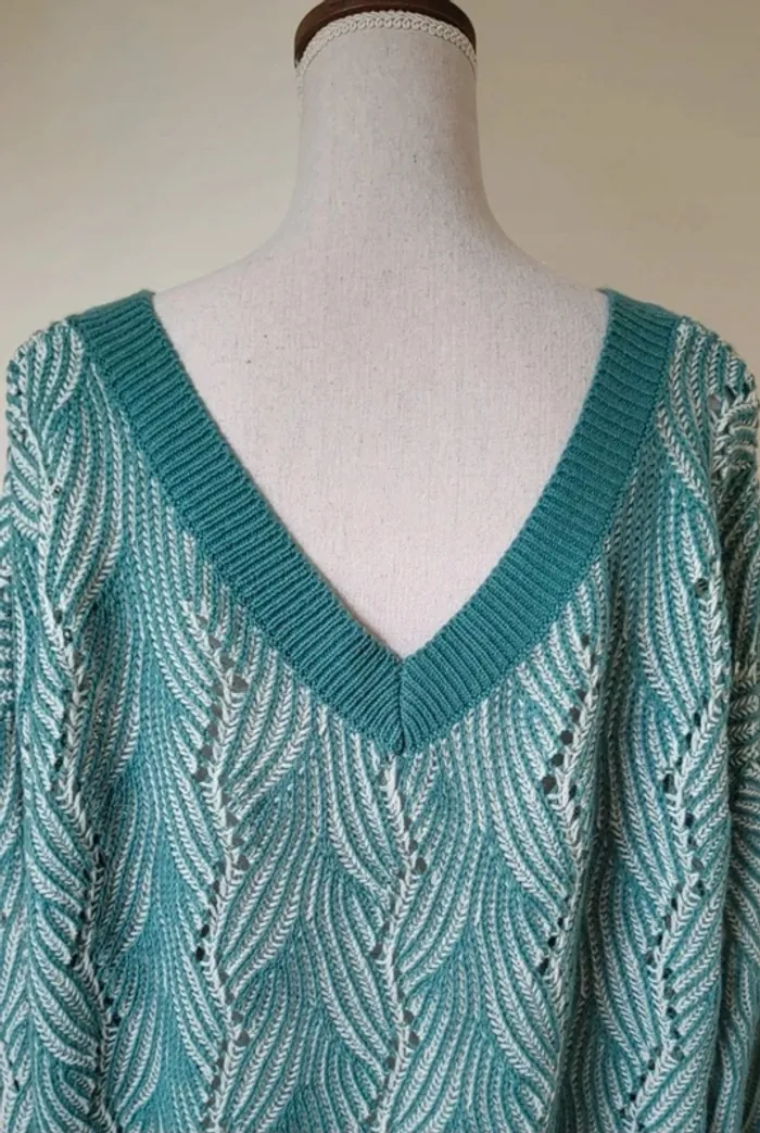 Pull ample col V vert turquoise et blanc Shein curve Taille 2XL ou 50/52 - photo numéro 5