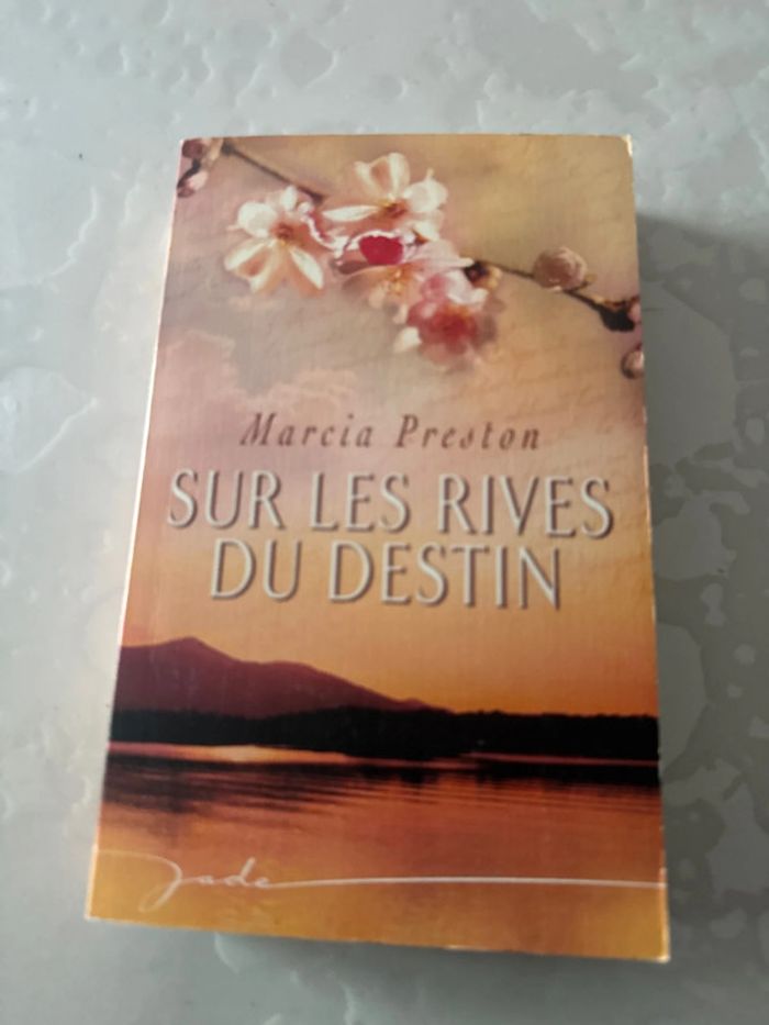Livre sur les rives du destin - Marcia Preston - photo numéro 2