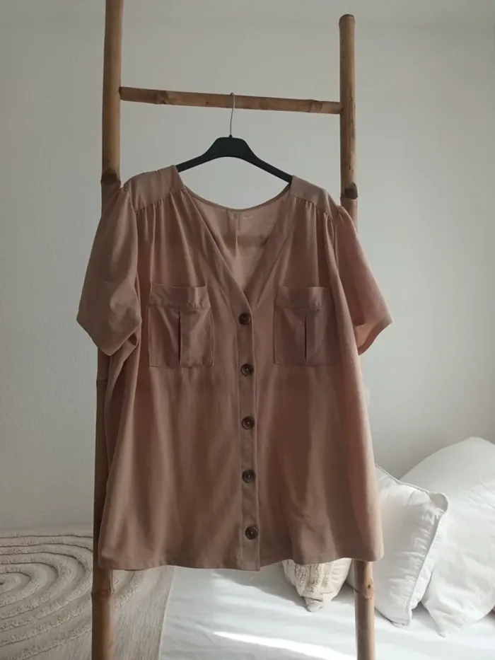 Blouse beige gros boutons taille XL