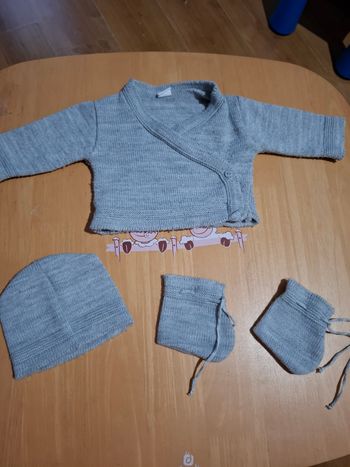 Ensemble gilet bonnet et chaussons