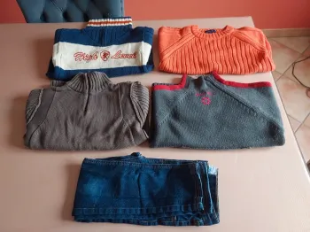 lot 4 pulls + 1 jeans garçon 6 ans