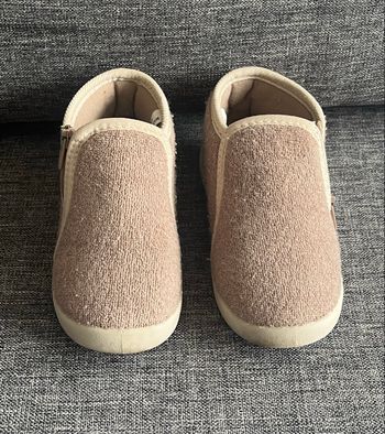 Chaussons pantoufles boots bébé beige et marron Kiabi taille 23