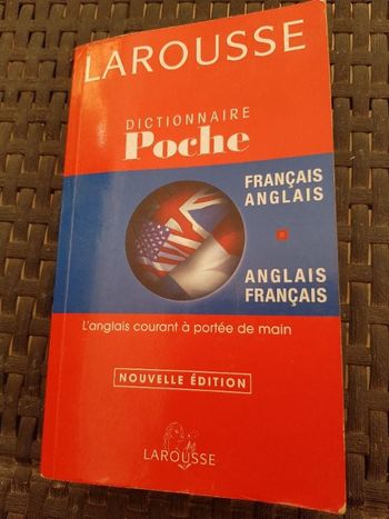 Dictionnaire poche Anglais  Français.  Larousse