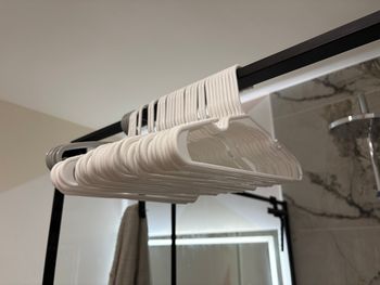 Lot 35 cintres bébé enfant 