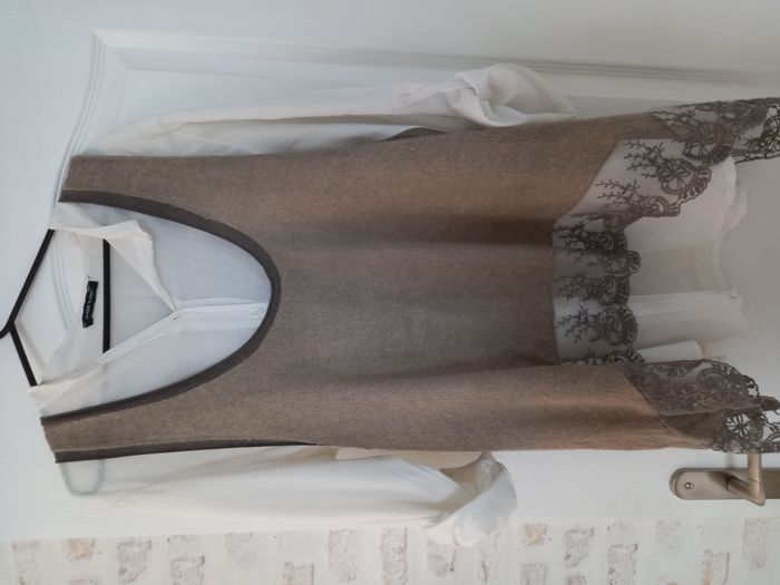 Chemise pull sans manche brodé