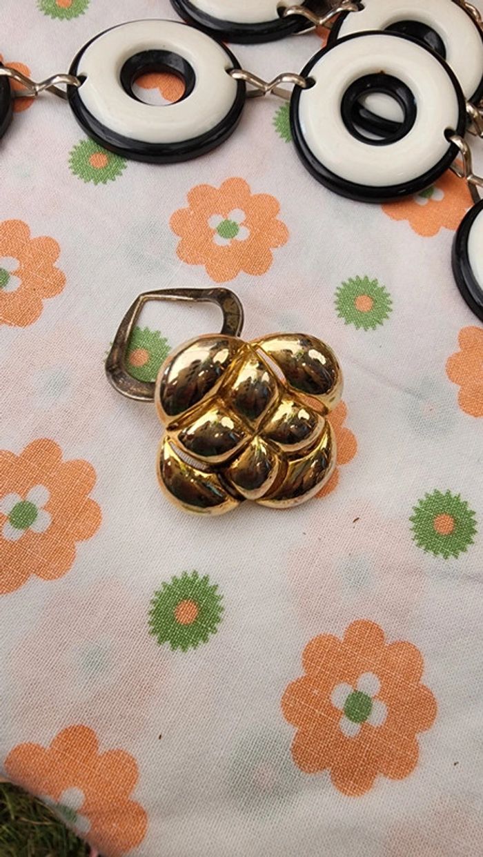 Jolie pince à foulard vintage années 80's en métal doré