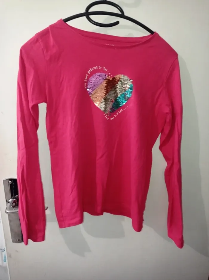 T-shirt manche longue rose fushia avec coeur sequins