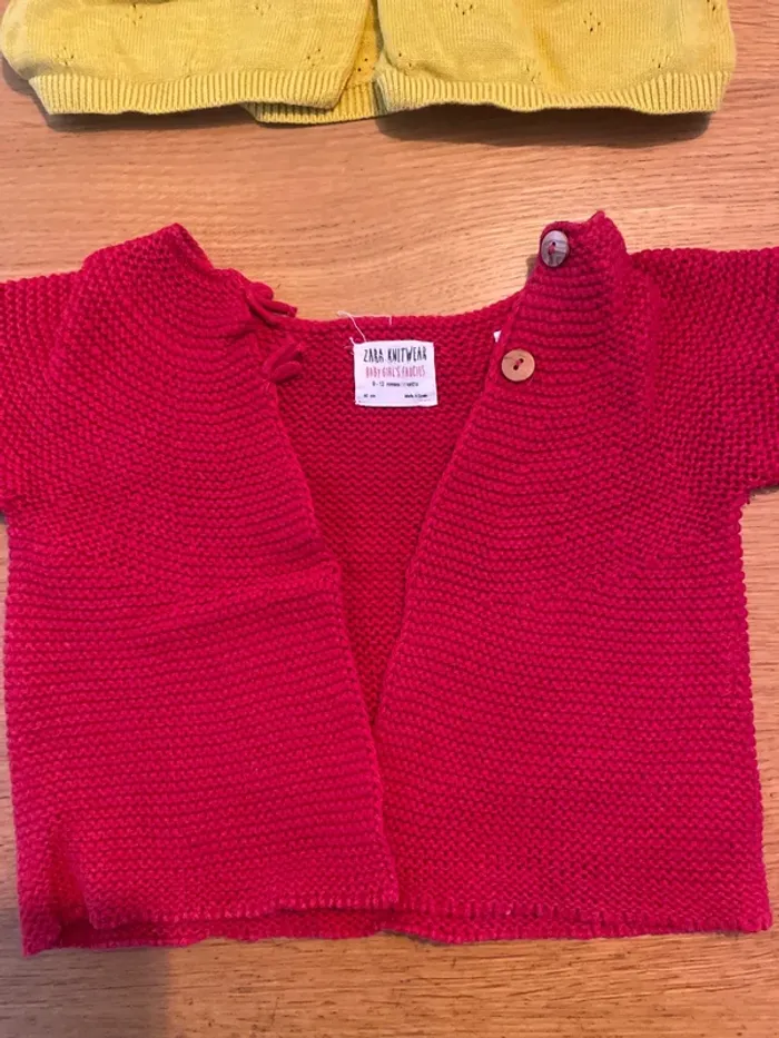 2 gilets 12 mois - photo numéro 2