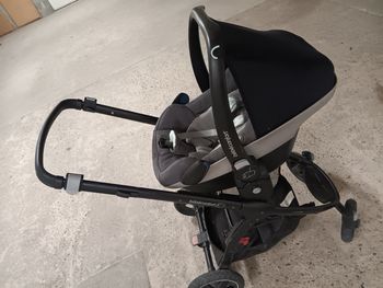 Poussette trio BEBECONFORT et 2 bases ISOFIX