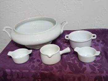 Ensemble de porcelaine blanche 