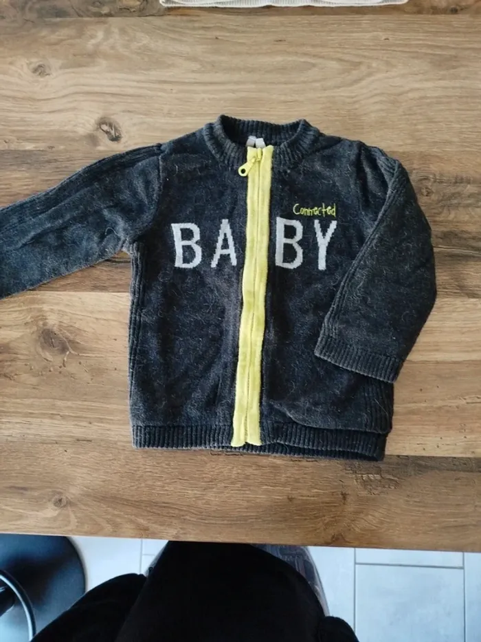 Lot 9 mois gilets+ pull léger - photo numéro 5